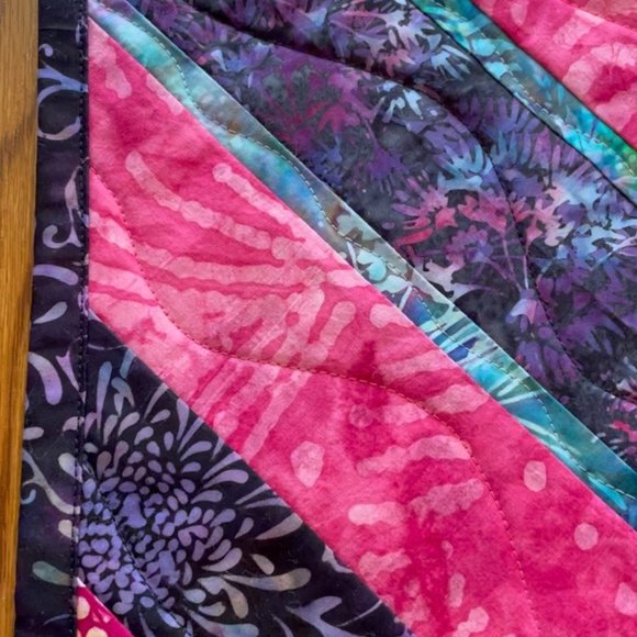 Handmade Batik quilt wall hanging or table topper - Picture 5 of 16